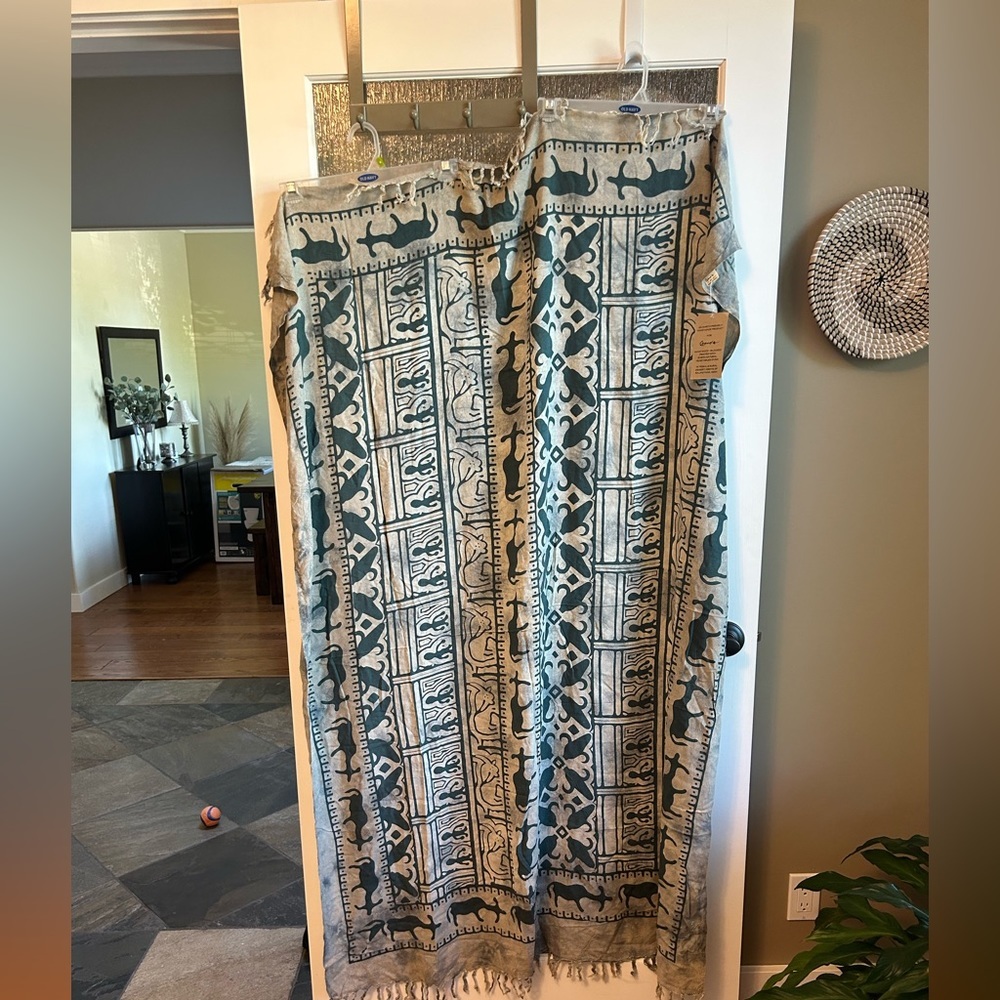 NWT: Beautiful Patterned Pashmina/Wrap by Cosmo’s